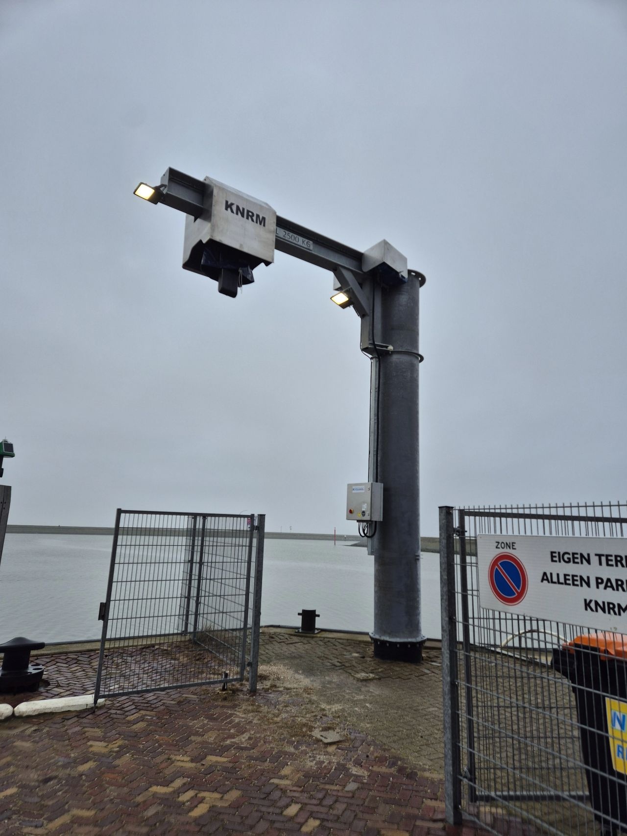 Liftsmart kraan voor KNRM reddingstation Harlingen