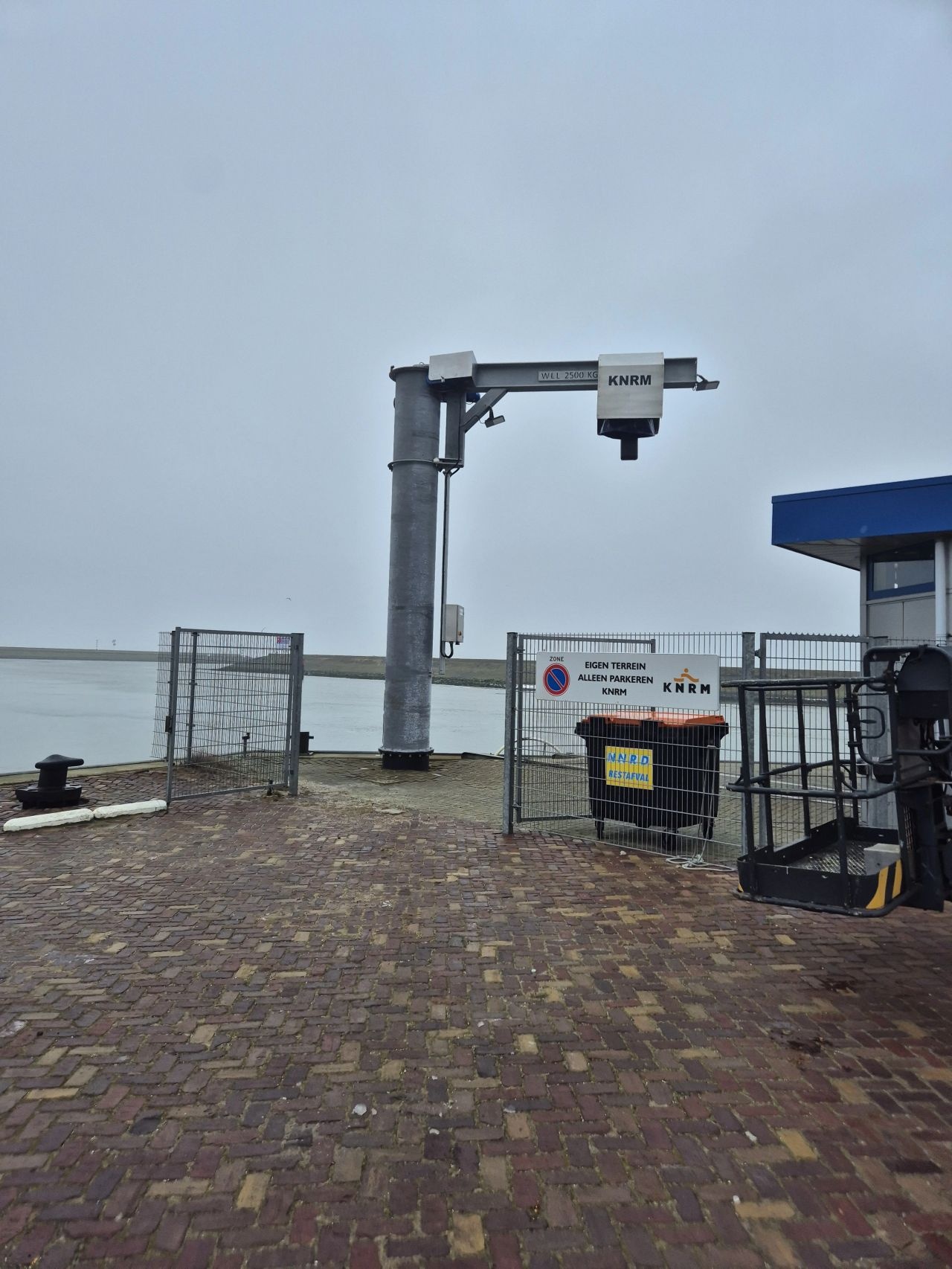 Liftsmart kraan voor KNRM reddingstation Harlingen