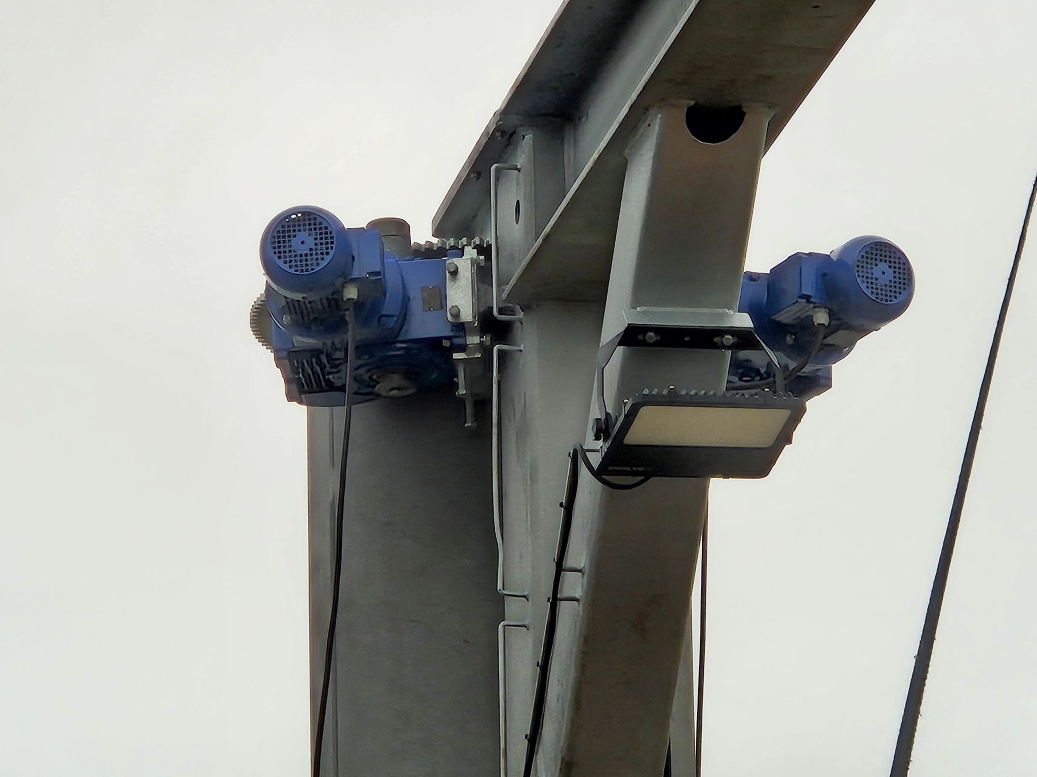 Liftsmart kolomzwenkkraan 2,5 ton voor de KNRM