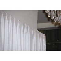 Pipe and drape doek 330x300cm medium gloss wit geplooid
