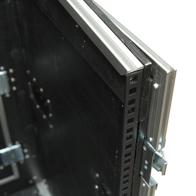 Slant 12-16 flightcase 12 HE/16 HE