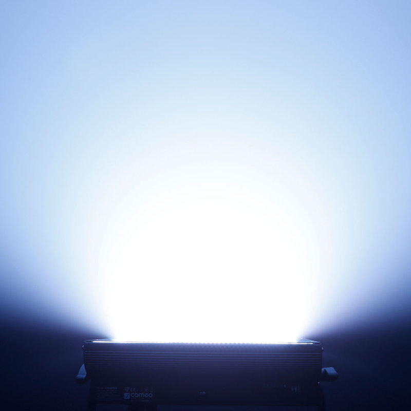 Cameo Thunder Wash 600 RGBW LED stroboscoop Thunder Wash 600 RGBW LED stroboscoop