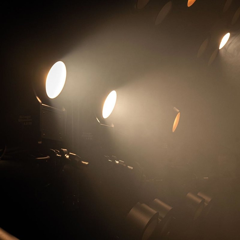 Showtec Stage Blinder 1 LED 80W CW WW Stage Blinder 1 LED 80W CW WW