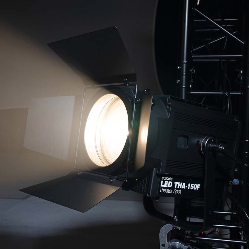 Eurolite LED THA-150F theaterspot fresnel 170W WW/A LED THA-150F theaterspot fresnel 170W WW/A