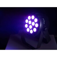 Compact spotlight met 12 x 5W 4 in 1 QCL RGB/WW LED's & DMX gestuurd