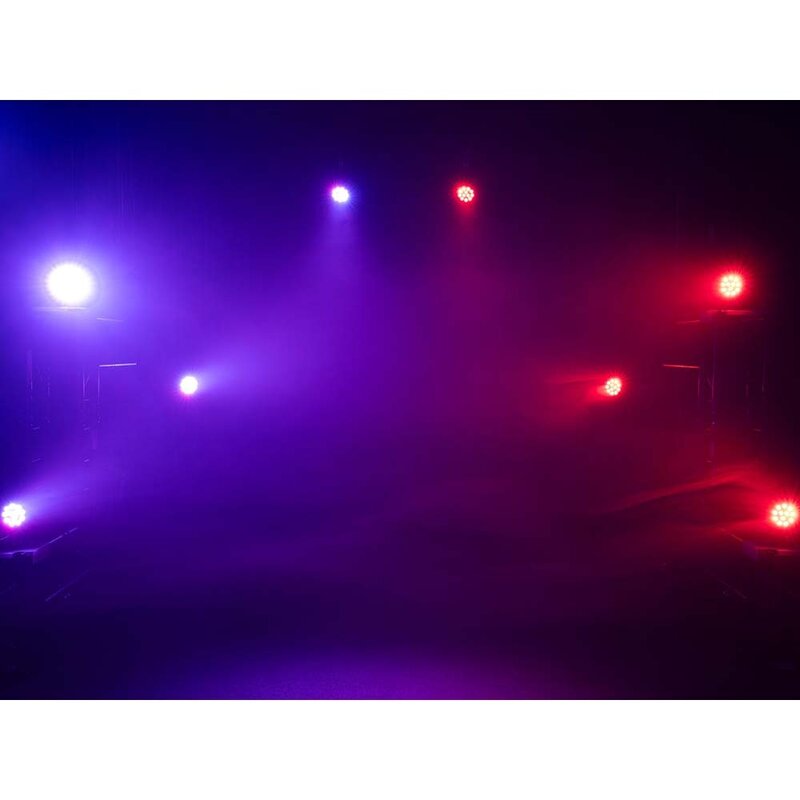 Compact spotlight met 12 x 5W 4 in 1 QCL RGB/WW LED's & DMX gestuurd