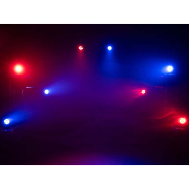 Compact spotlight met 12 x 5W 4 in 1 QCL RGB/WW LED's & DMX gestuurd