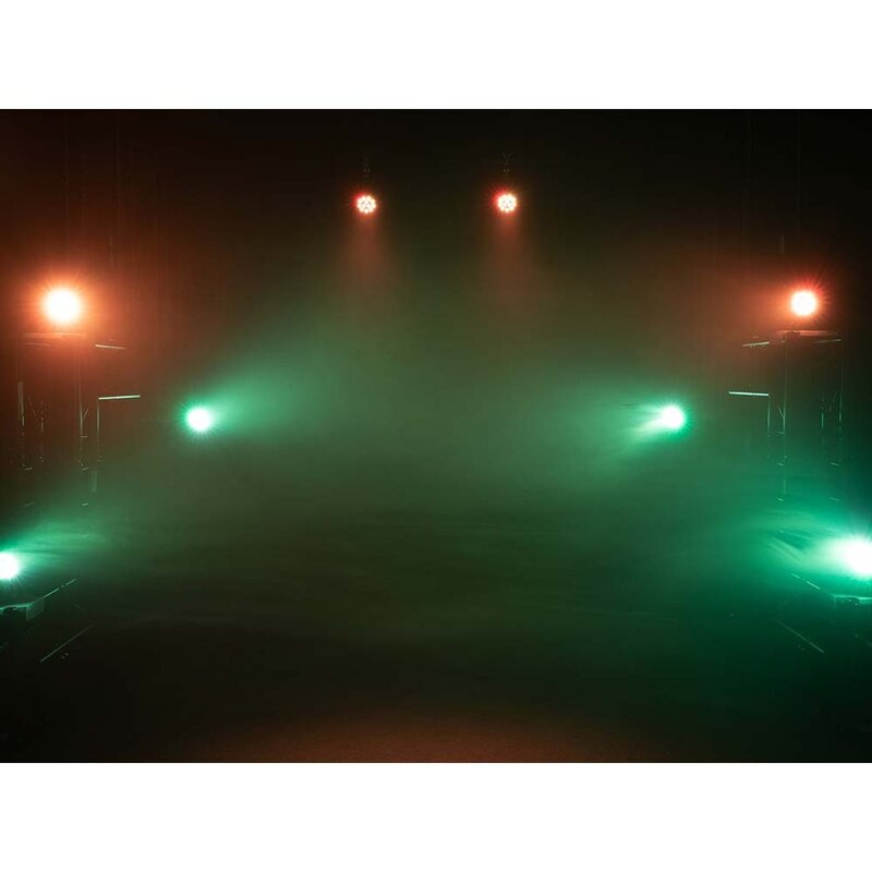 Compact spotlight met 12 x 5W 4 in 1 QCL RGB/WW LED's & DMX gestuurd