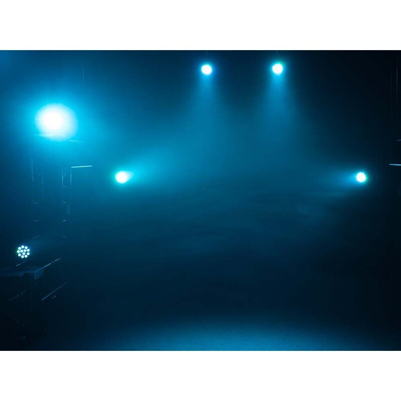 Compact spotlight met 12 x 5W 4 in 1 QCL RGB/WW LED's & DMX gestuurd