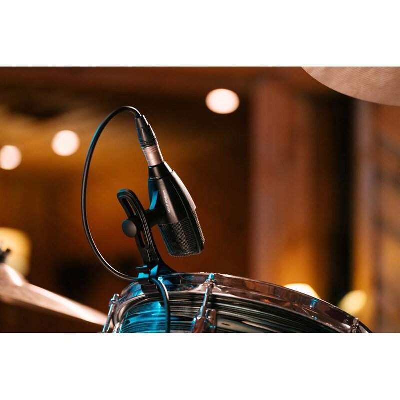 Sennheiser MD 421 Kompakt dynamische instrumentmicrofoon met klem MD 421 Kompakt dynamische instrumentmicrofoon met klem