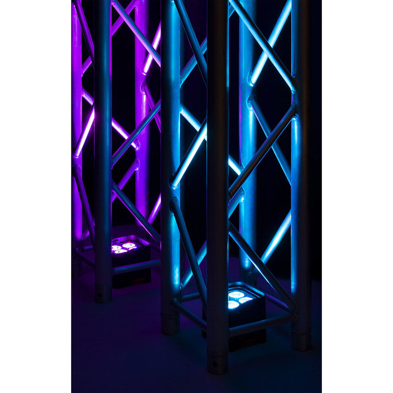BeamZ 8x BBP94W verticale LED par op accu RGBWA+UV WDMX  + Beamz FCC9 flightcase 8x BBP94W verticale LED par op accu RGBWA+UV WDMX  + Beamz FCC9 flightcase