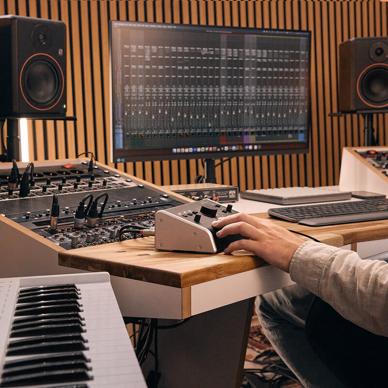 Monicon L G2 G actieve/passieve monitor controller zilver