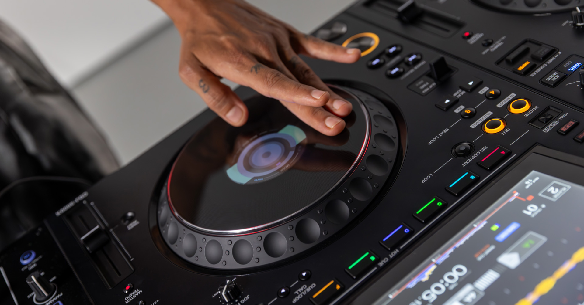 Nauwkeuriger scratchen en pitchen op de AlphaTheta  CDJ-3000X met het verbeterde jogwheel.