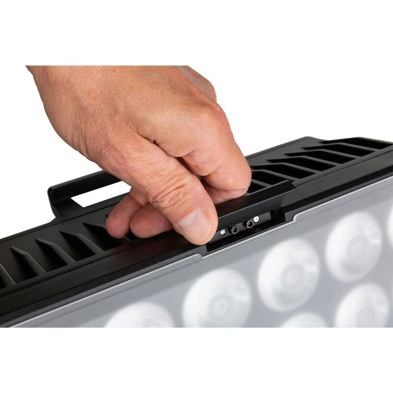 Briteq BTI-AKKUCHROMA projector IP65 18x 10W RGBL LED BTI-AKKUCHROMA projector IP65 18x 10W RGBL LED