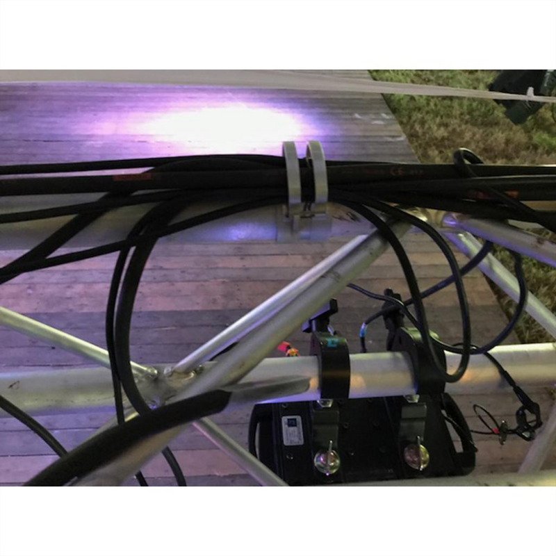 Truss klem met stekkerdooshouder voor 50mm truss