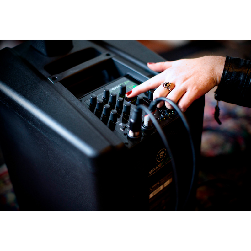 Mackie SRM-Flex Draagbaar kolom PA-systeem SRM-Flex Draagbaar kolom PA-systeem