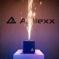 Avilexx 2x Sparkus 6 Sparkular machine + flightcase set 2x Sparkus 6 Sparkular machine + flightcase set