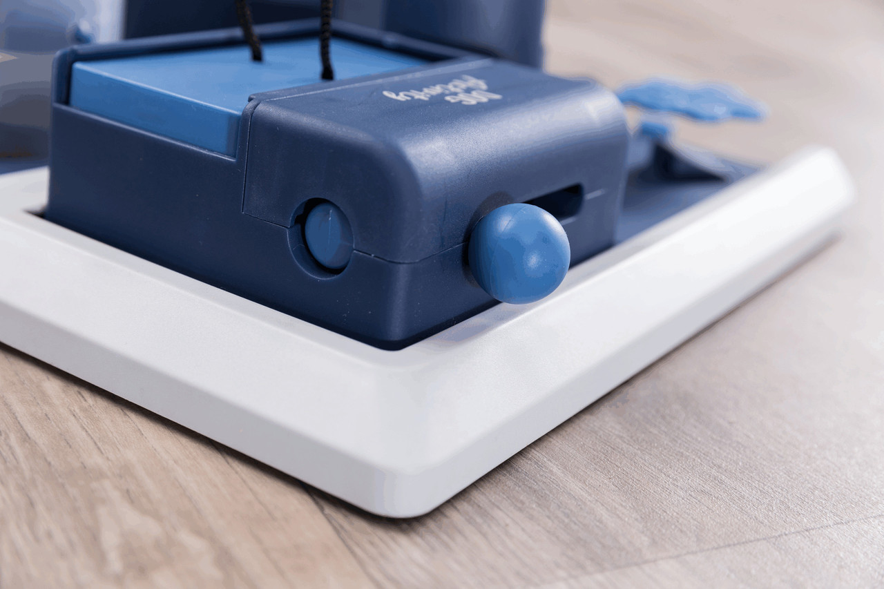 Trixie Dog Activity Poker Box 2