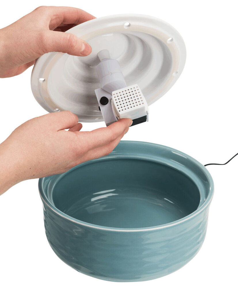 Trixie Keramische Waterfontein Petrol/wit 1.5 Liter Trixie Keramische Waterfontein Petrol/wit 1.5 Liter