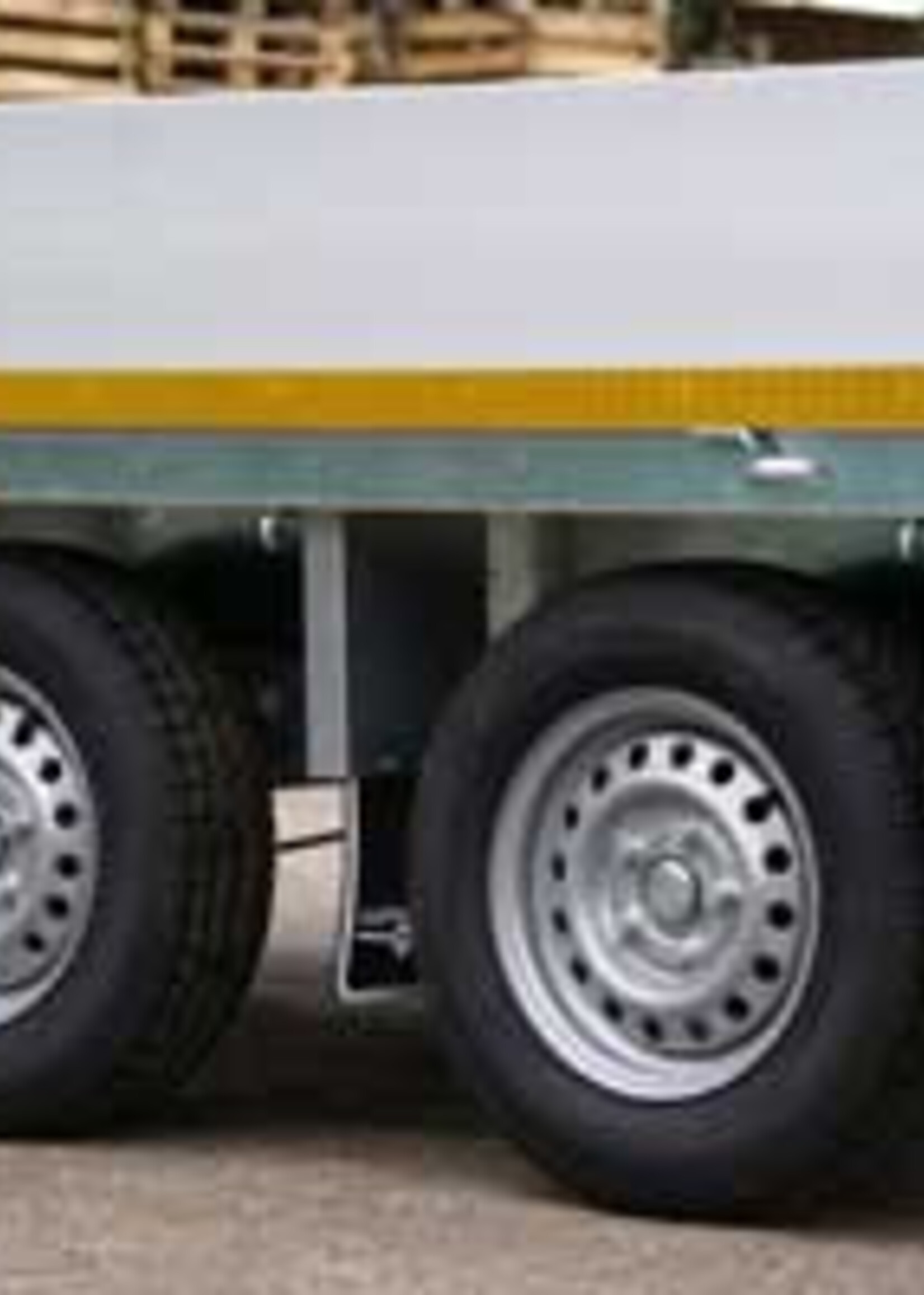 Eduard Geremde Eduard plateauwagen - 330x180 cm - 2000 kg bruto laadvermogen - 72 cm laadvloerhoogte - 30 cm borden