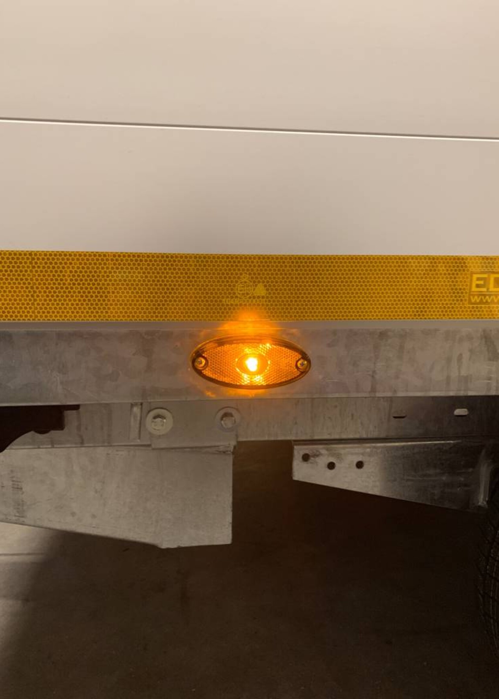 Aspock Aspock Flatpoint 2 - oranje/gele markeringslamp - connector aansluiting - LED