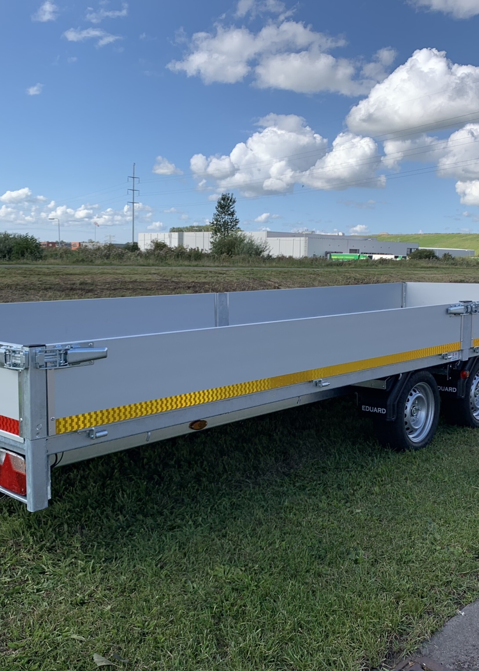 Eduard Geremde Eduard plateauwagen - 606x220 cm - 3000 kg bruto laadvermogen - 63 cm laadvloerhoogte - 30 cm borden