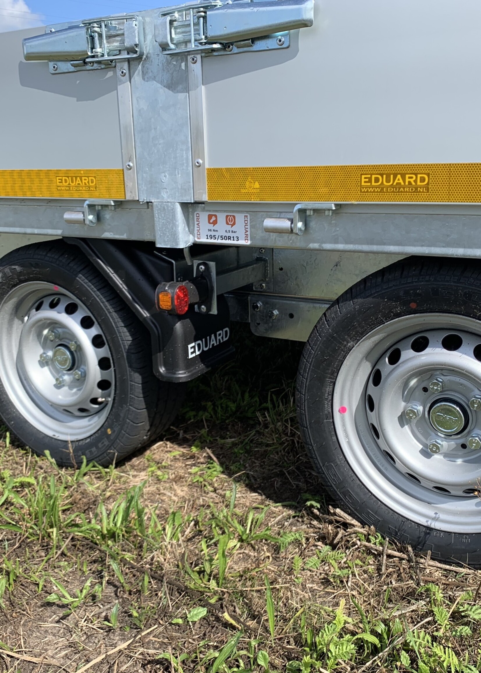 Eduard Geremde Eduard plateauwagen - 606x220 cm - 3500 kg bruto laadvermogen - 63 cm laadvloerhoogte - 30 cm borden