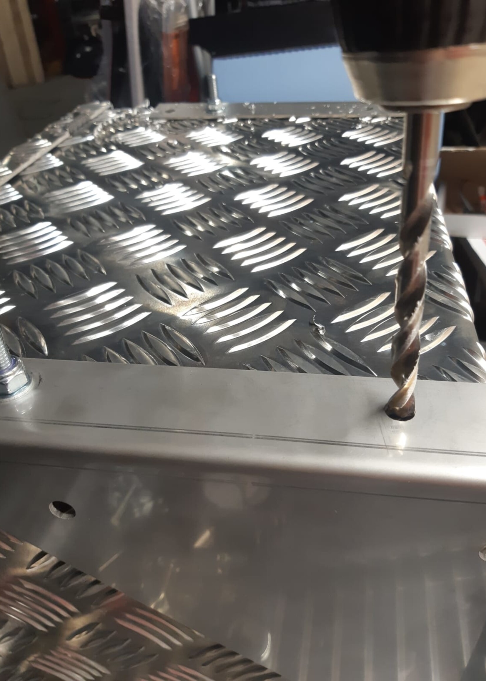 De Haan DE HAAN BOX OK - 400x240x300 mm - waterdichte en stofdichte aluminium traanplaat disselbak - voorzien van vlinderslot of t-sluiting