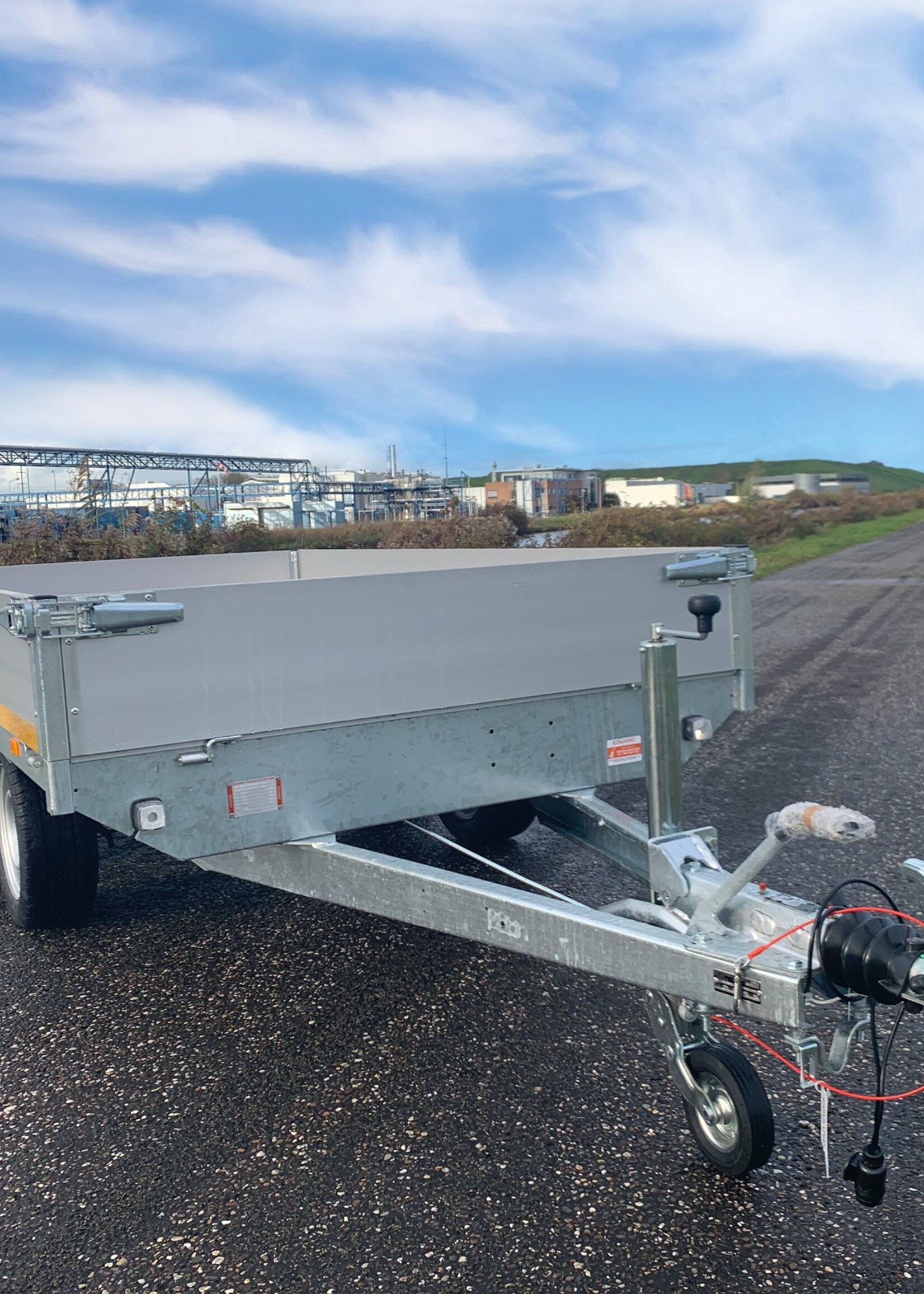 Eduard Geremde Eduard plateauwagen - 310x160 cm - 2000 kg bruto laadvermogen - 72 cm laadvloerhoogte - 30 cm borden
