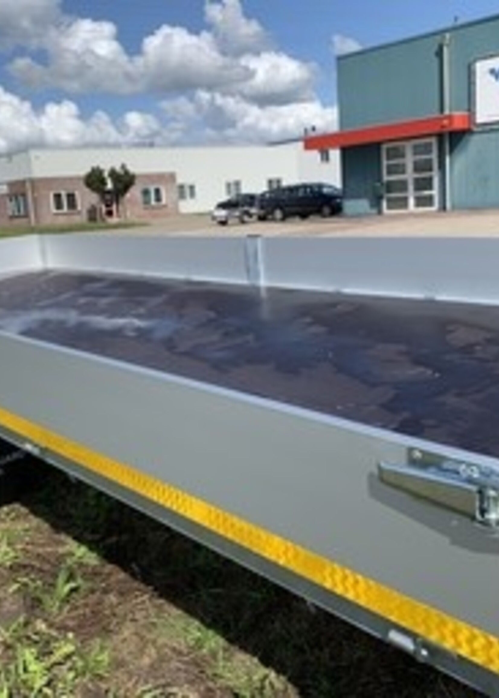 Eduard Geremde Eduard multitransporter - 606x220 cm - 3500 kg bruto laadvermogen - 63 cm laadvloerhoogte - 30 cm borden - inclusief oprijplaten