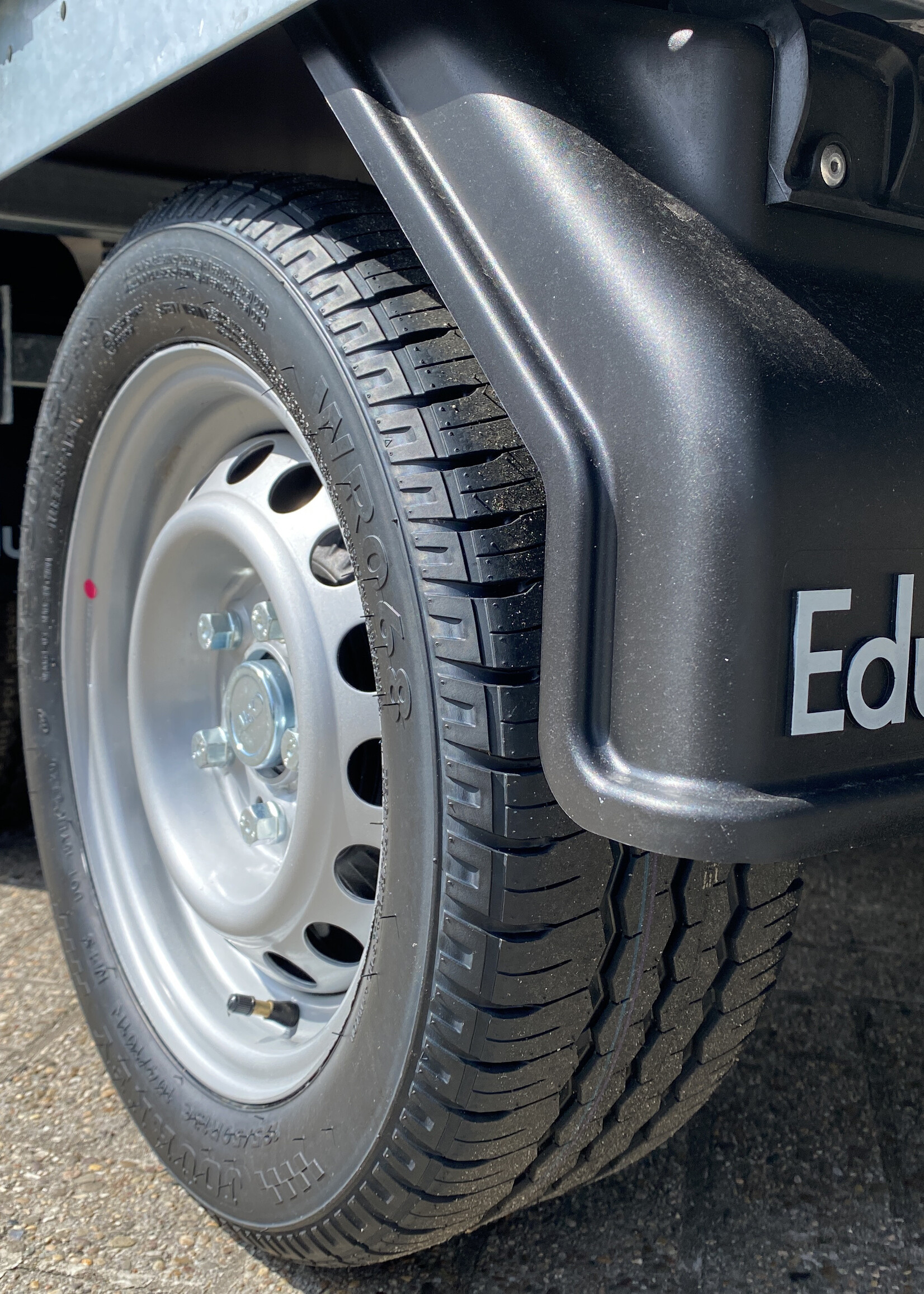 Eduard Geremde Eduard plateauwagen - 506x200 cm - 2700 kg bruto laadvermogen - 63 cm laadvloerhoogte - 30 cm borden
