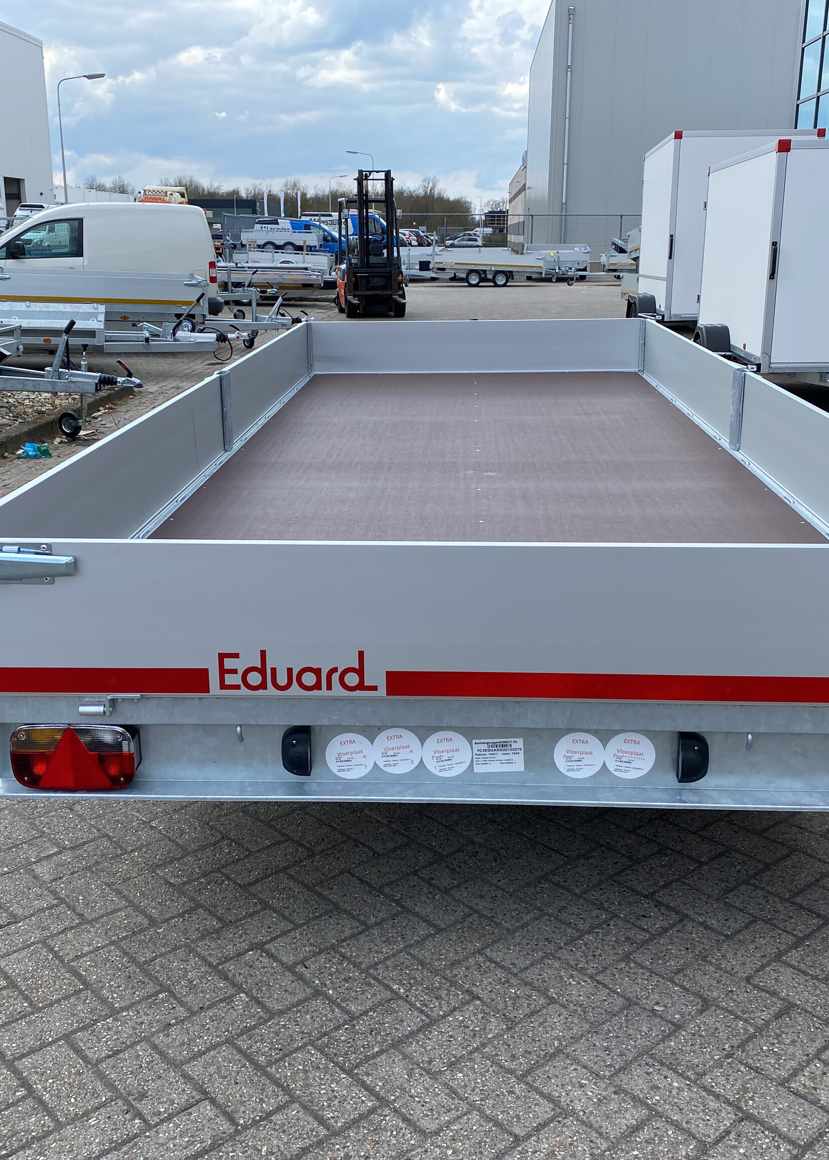 Eduard Geremde Eduard plateauwagen - 506x200 cm - 3000 kg bruto laadvermogen - 63 cm laadvloerhoogte - 30 cm borden