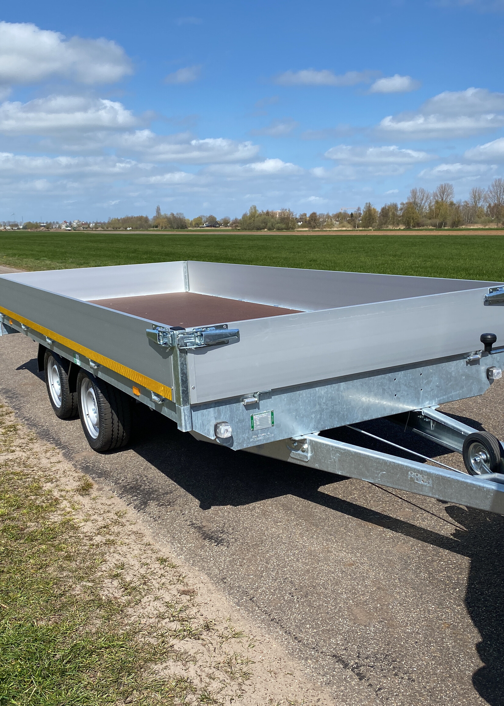 Eduard Geremde Eduard plateauwagen - 406x180 cm - 2000 kg bruto laadvermogen - 63 cm laadvloerhoogte - 30 cm borden