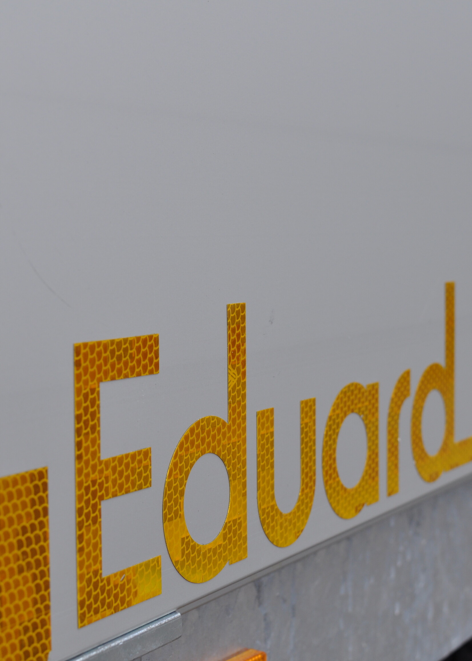 Eduard Ongeremde Eduard plateauwagen - 310x160 cm - 750 kg bruto laadvermogen - 72 cm laadvloerhoogte - 30 cm borden