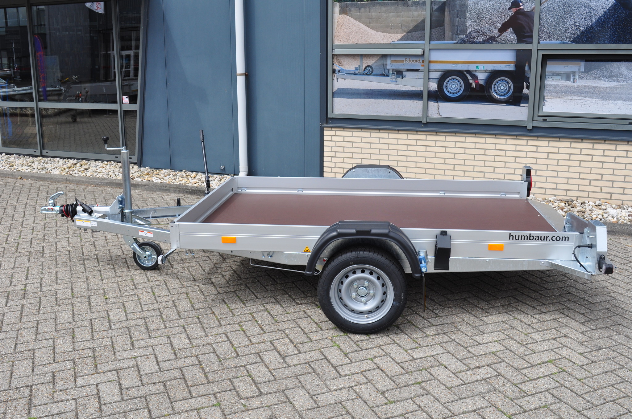 Humbaur HKT verlaagbare motortrailer - 250x156 cm - 1350 kg - geremd - handpomp