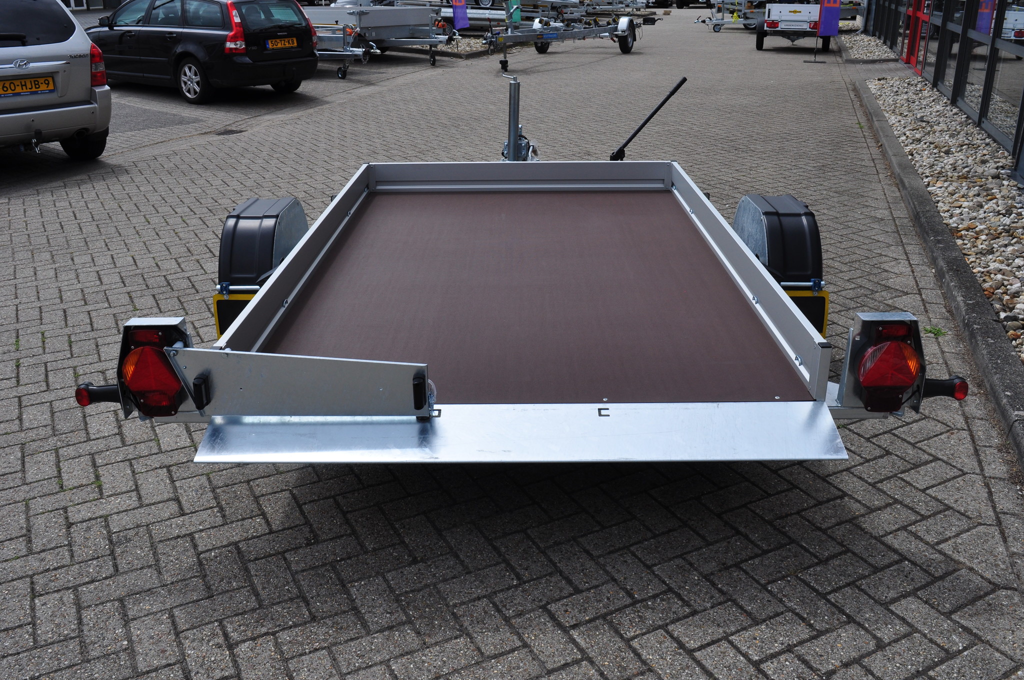 Humbaur HKT verlaagbare motortrailer - 250x156 cm - 1350 kg - geremd - handpomp