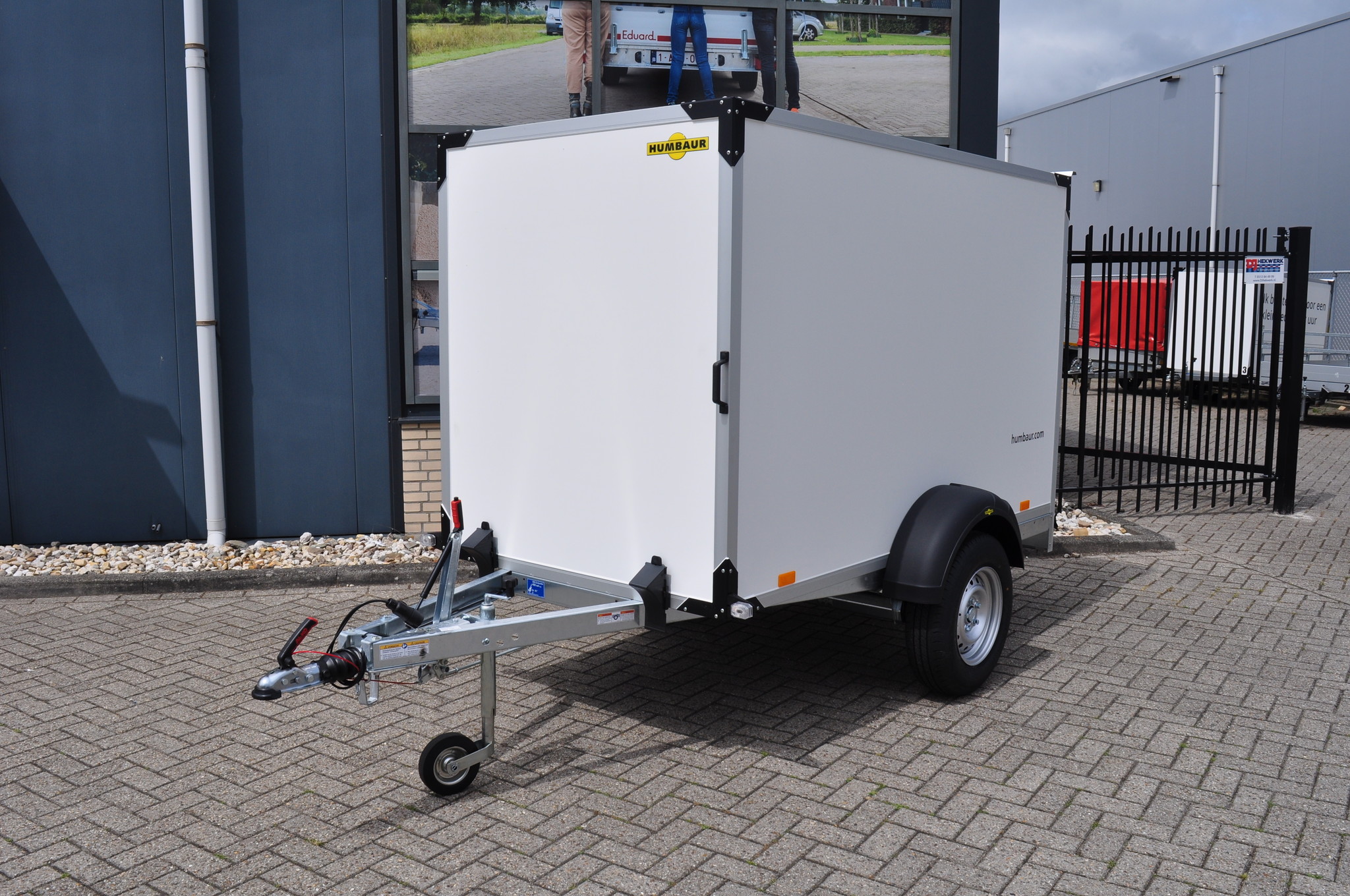 Humbaur HK gesloten aanhanger - 1500 kg bruto laadvermogen - 251x132x152 cm laadoppervlak - geremd