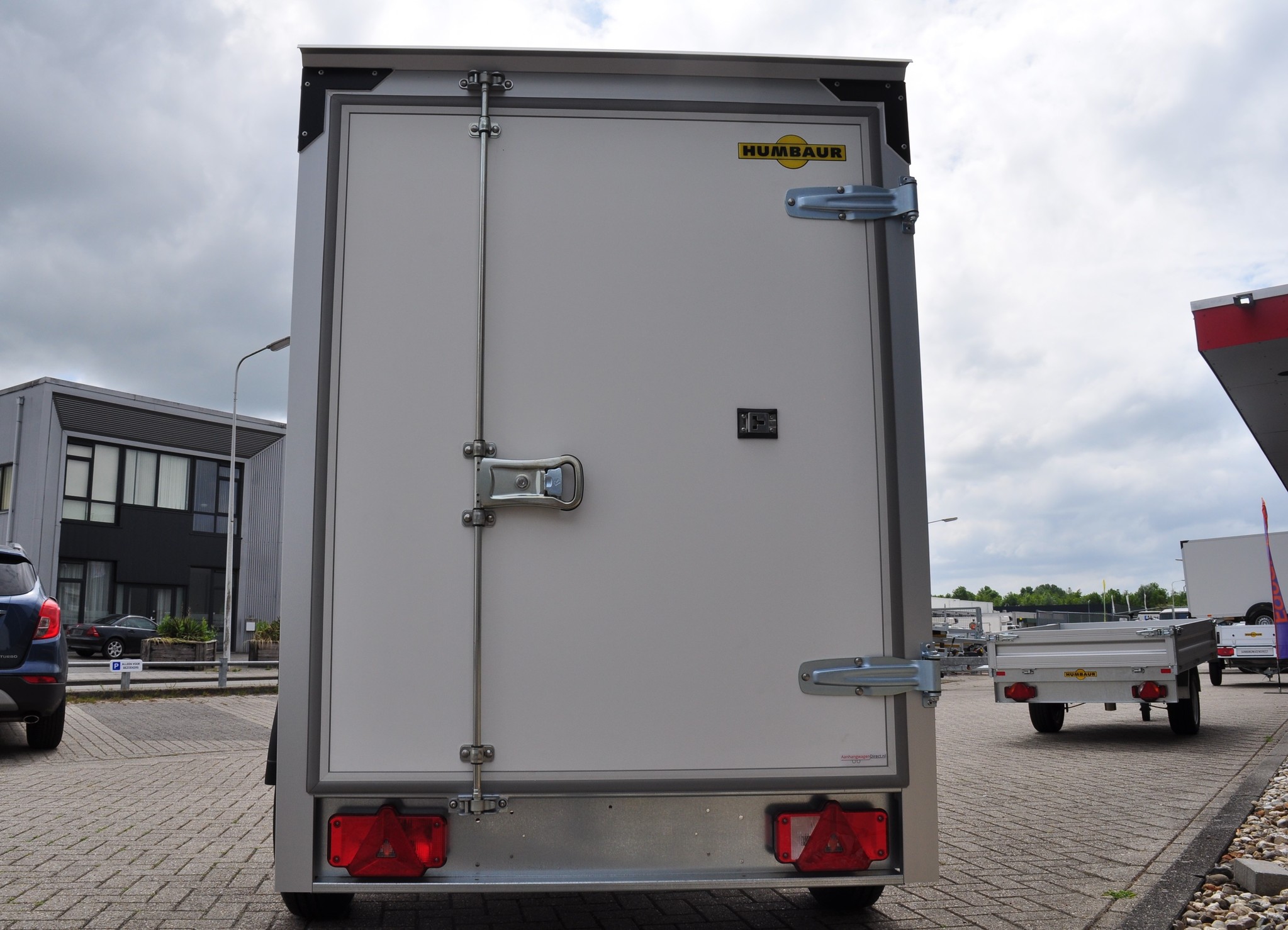 Humbaur HK gesloten aanhanger - 1500 kg bruto laadvermogen - 251x132x152 cm laadoppervlak - geremd
