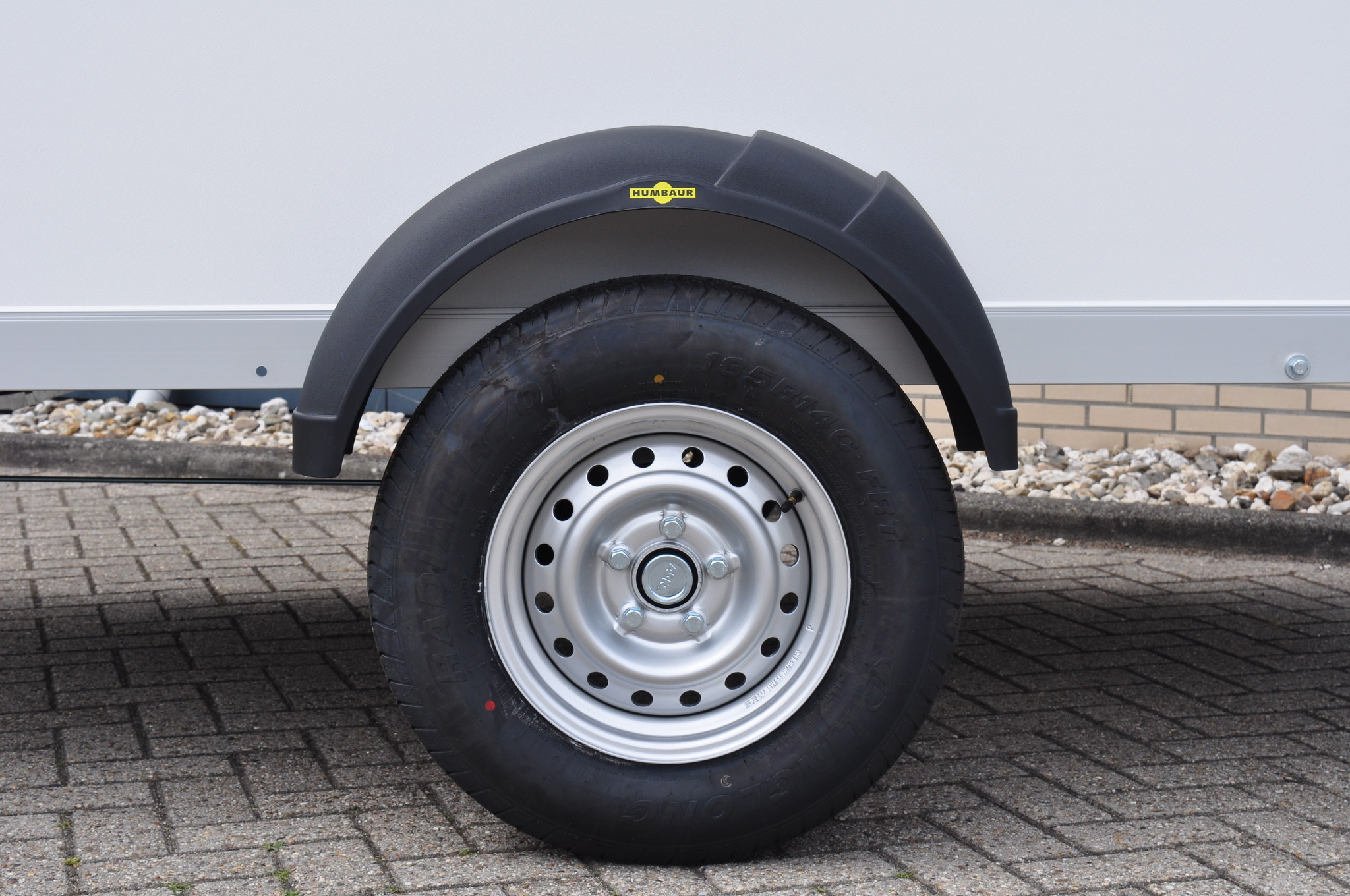 Humbaur HK gesloten aanhanger - 1500 kg bruto laadvermogen - 304x151x180 cm laadoppervlak - geremd