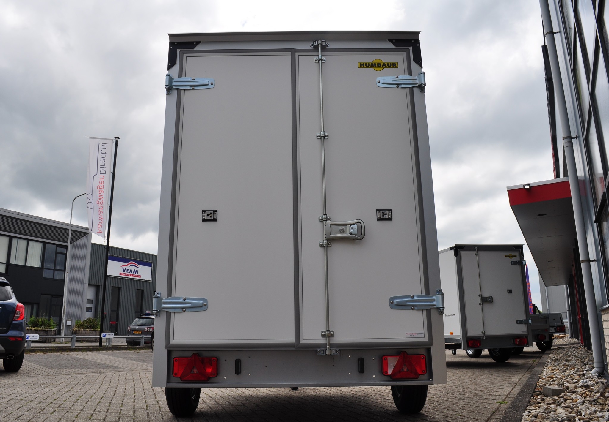 Humbaur HK gesloten aanhanger - 1500 kg bruto laadvermogen - 304x151x180 cm laadoppervlak - geremd