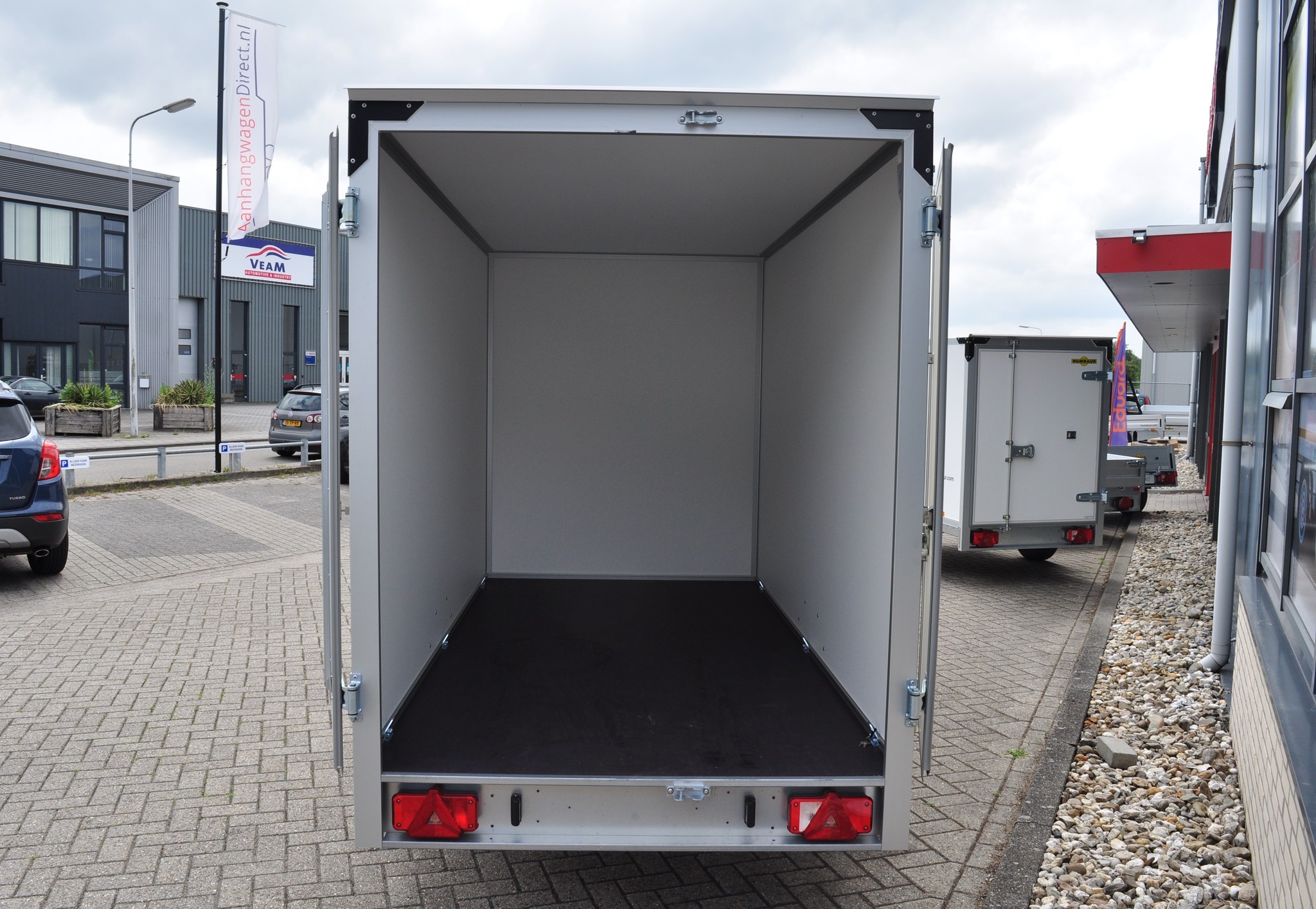 Humbaur HK gesloten aanhanger - 1500 kg bruto laadvermogen - 304x151x180 cm laadoppervlak - geremd