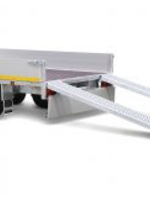 Eduard Geremde Eduard multitransporter - 406x220 cm - 3000 kg bruto laadvermogen - 63 cm laadvloerhoogte - 30 cm borden - inclusief oprijplaten en handlier