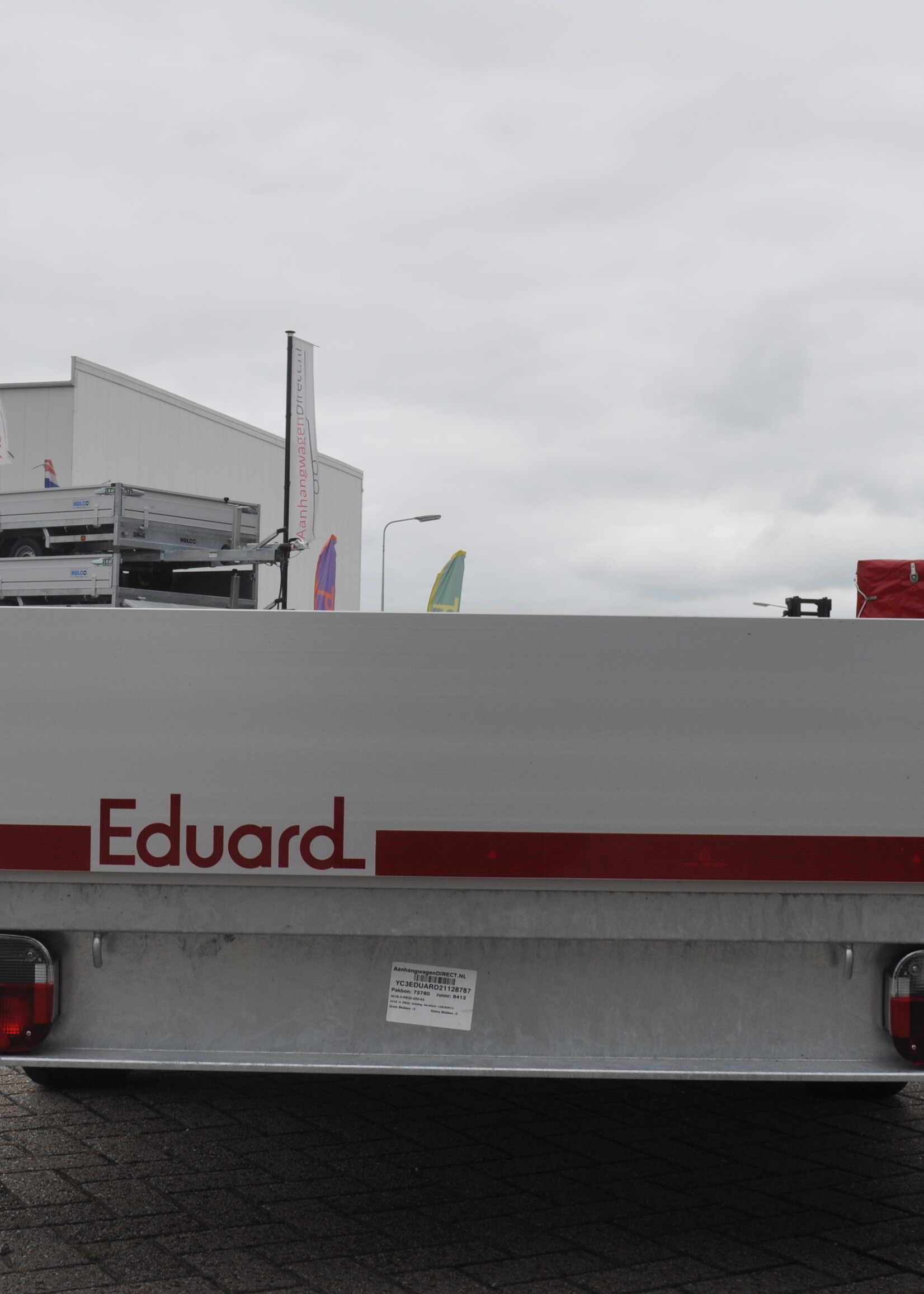 Eduard Geremde Eduard plateauwagen - 406x180 cm - 2000 kg bruto laadvermogen - 63 cm laadvloerhoogte - 30 cm borden
