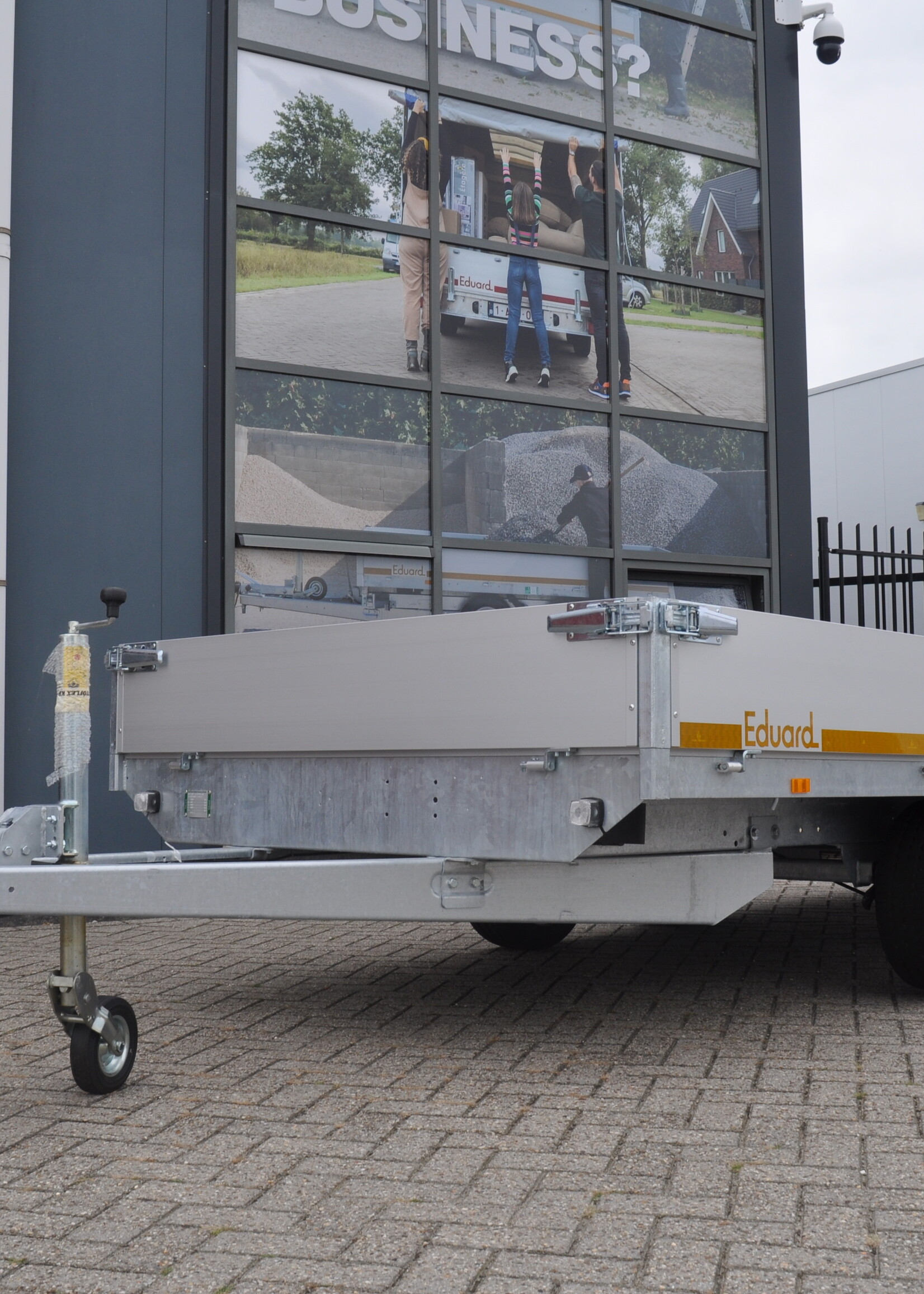 Eduard Geremde Eduard plateauwagen - 406x180 cm - 2000 kg bruto laadvermogen - 63 cm laadvloerhoogte - 30 cm borden
