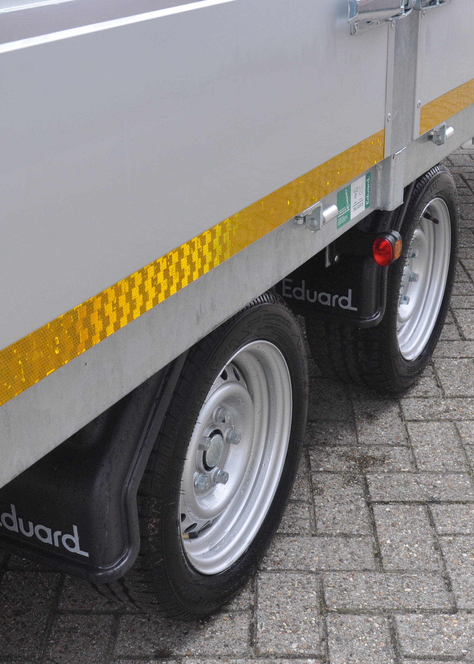 Eduard Geremde Eduard plateauwagen - 606x200 cm - 3500 kg bruto laadvermogen - 63 cm laadvloerhoogte - 30 cm borden