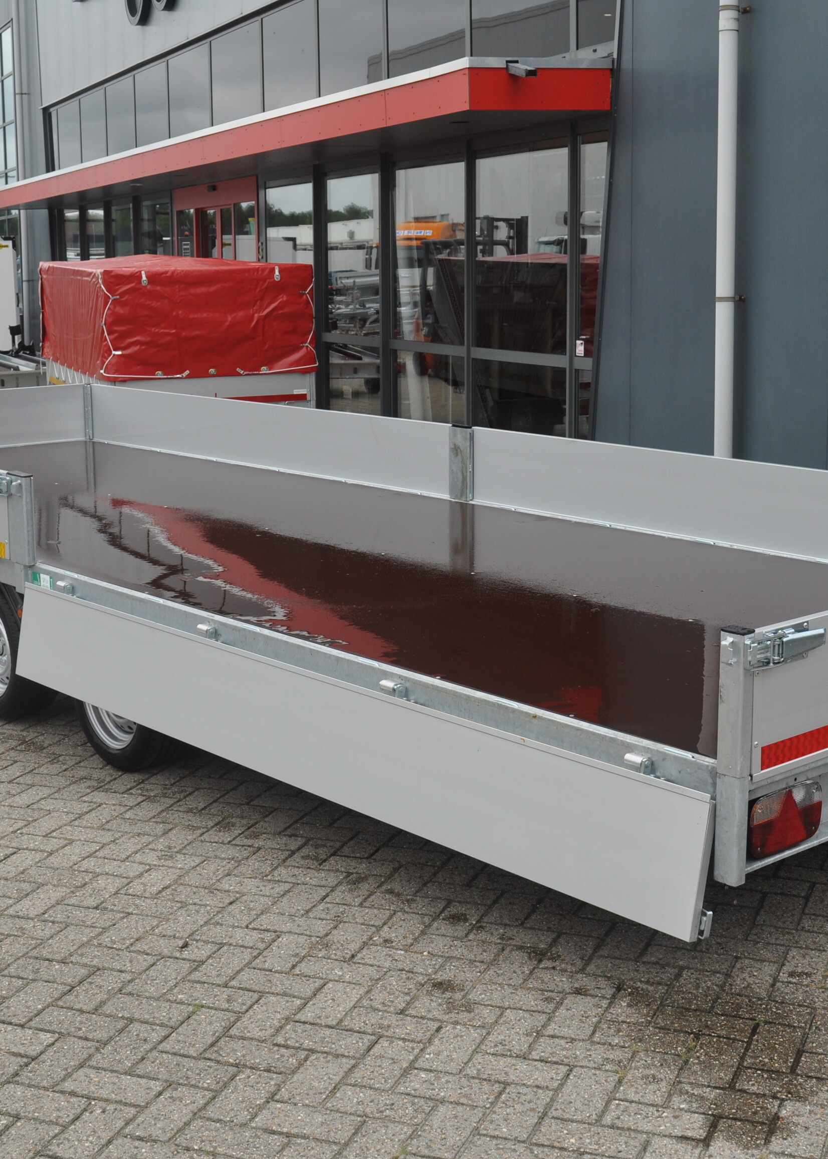 Eduard Geremde Eduard plateauwagen - 606x200 cm - 3500 kg bruto laadvermogen - 63 cm laadvloerhoogte - 30 cm borden