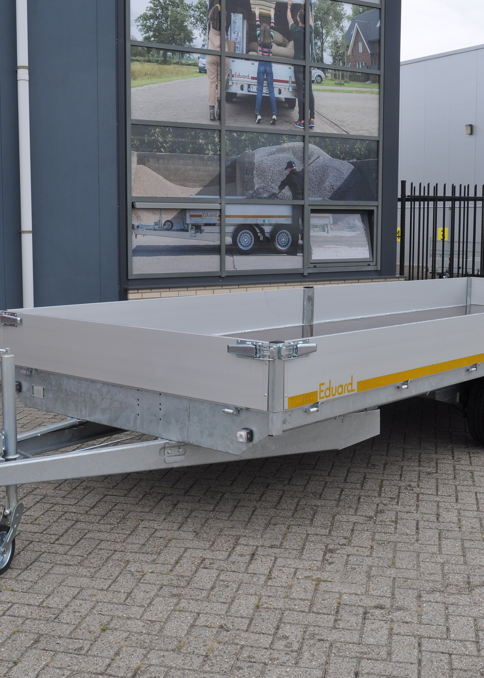 Eduard Geremde Eduard plateauwagen - 606x200 cm - 3500 kg bruto laadvermogen - 63 cm laadvloerhoogte - 30 cm borden