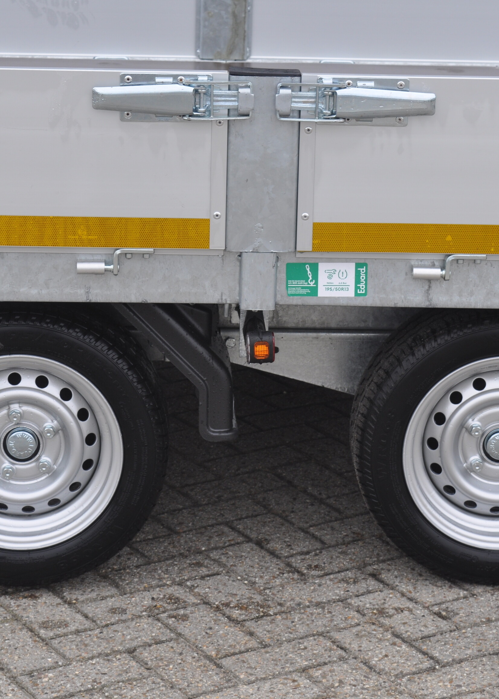Eduard Geremde Eduard plateauwagen - 606x200 cm - 3500 kg bruto laadvermogen - 63 cm laadvloerhoogte - 30 cm borden