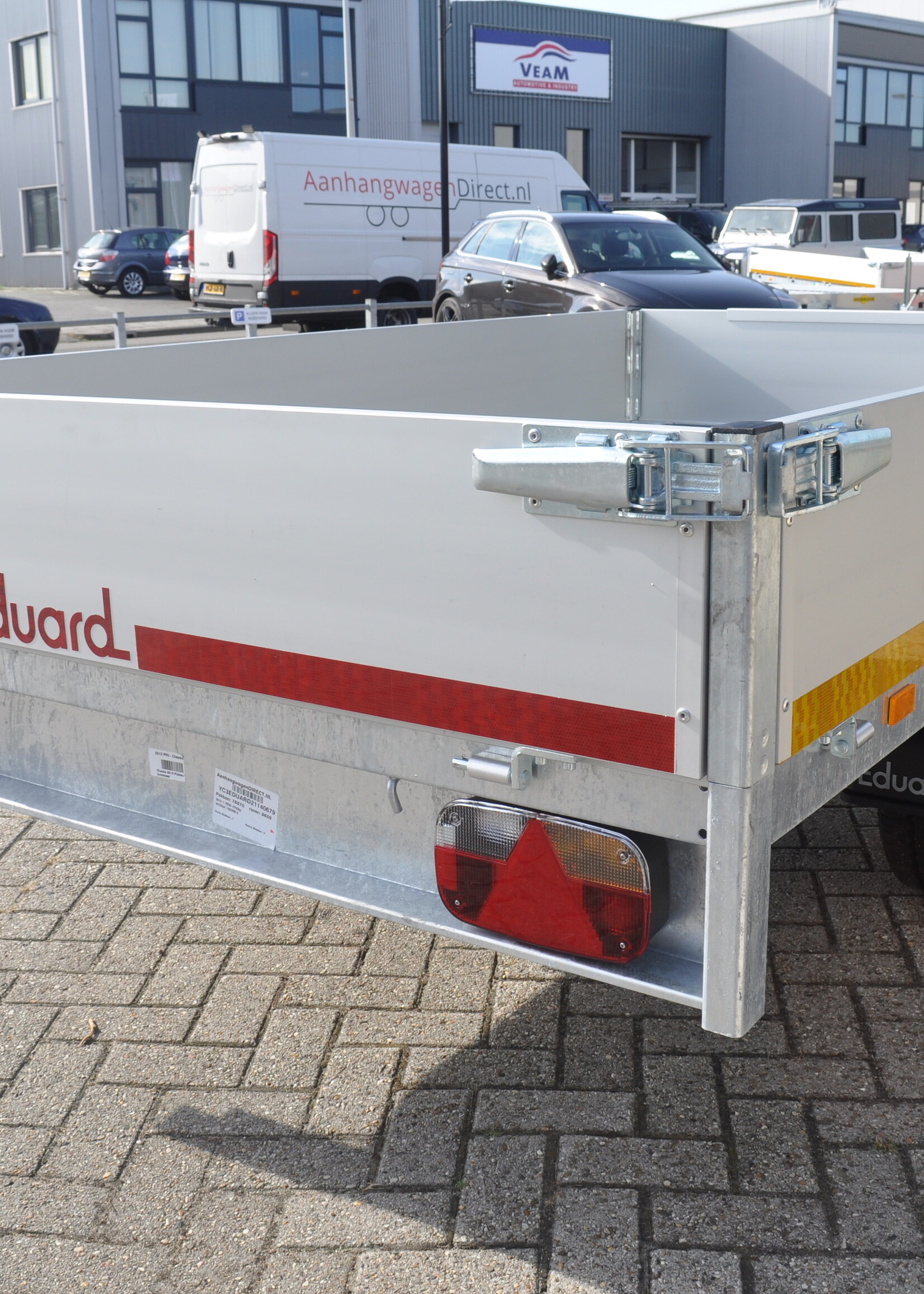 Eduard Ongeremde Eduard plateauwagen - 256x150 cm - 750 kg bruto laadvermogen - 63 cm laadvloerhoogte - 30 cm borden
