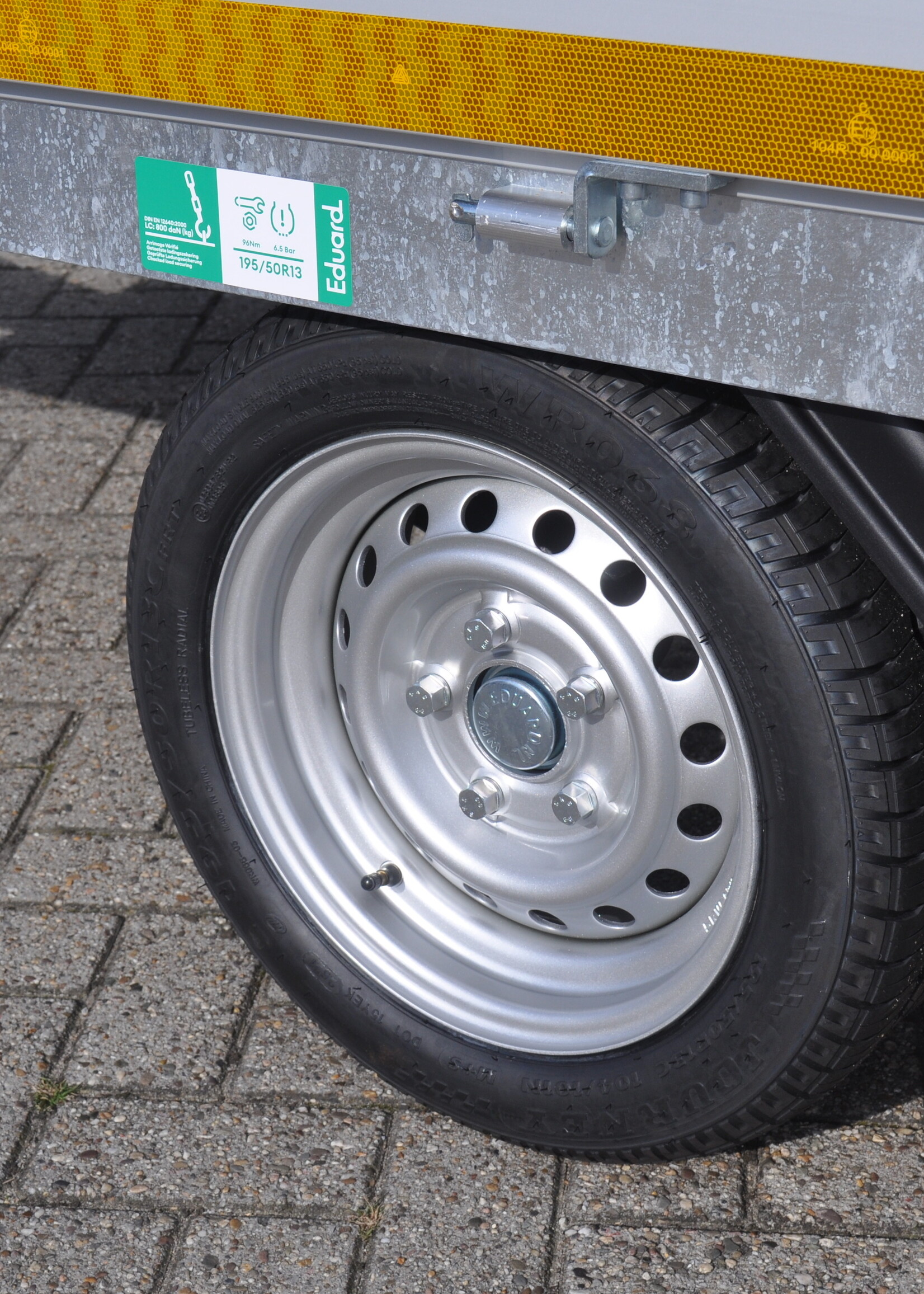 Eduard Ongeremde Eduard plateauwagen - 256x150 cm - 750 kg bruto laadvermogen - 63 cm laadvloerhoogte - 30 cm borden